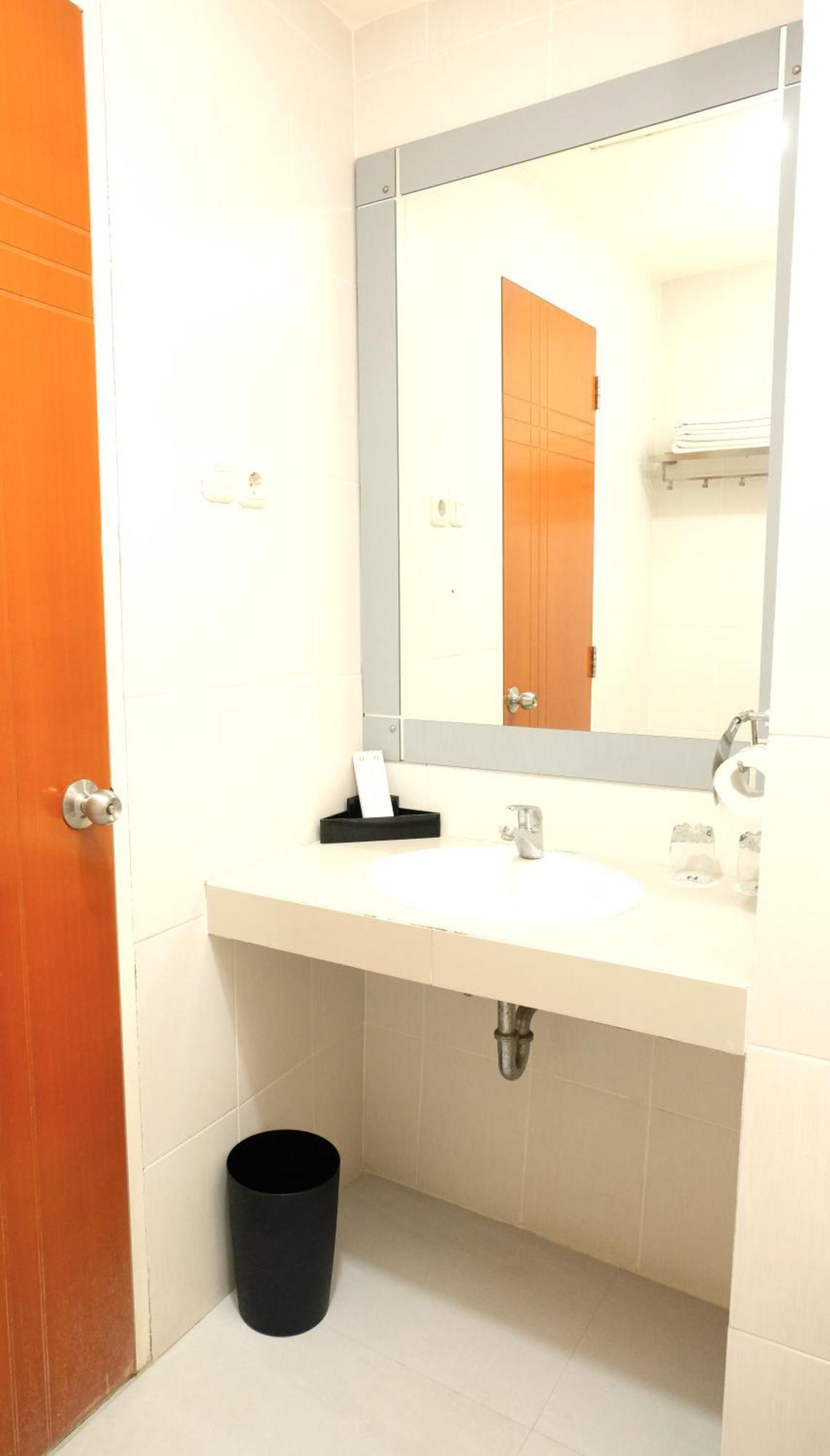 Halogen Hotel Airport Surabaya Sidoarjo Exterior photo