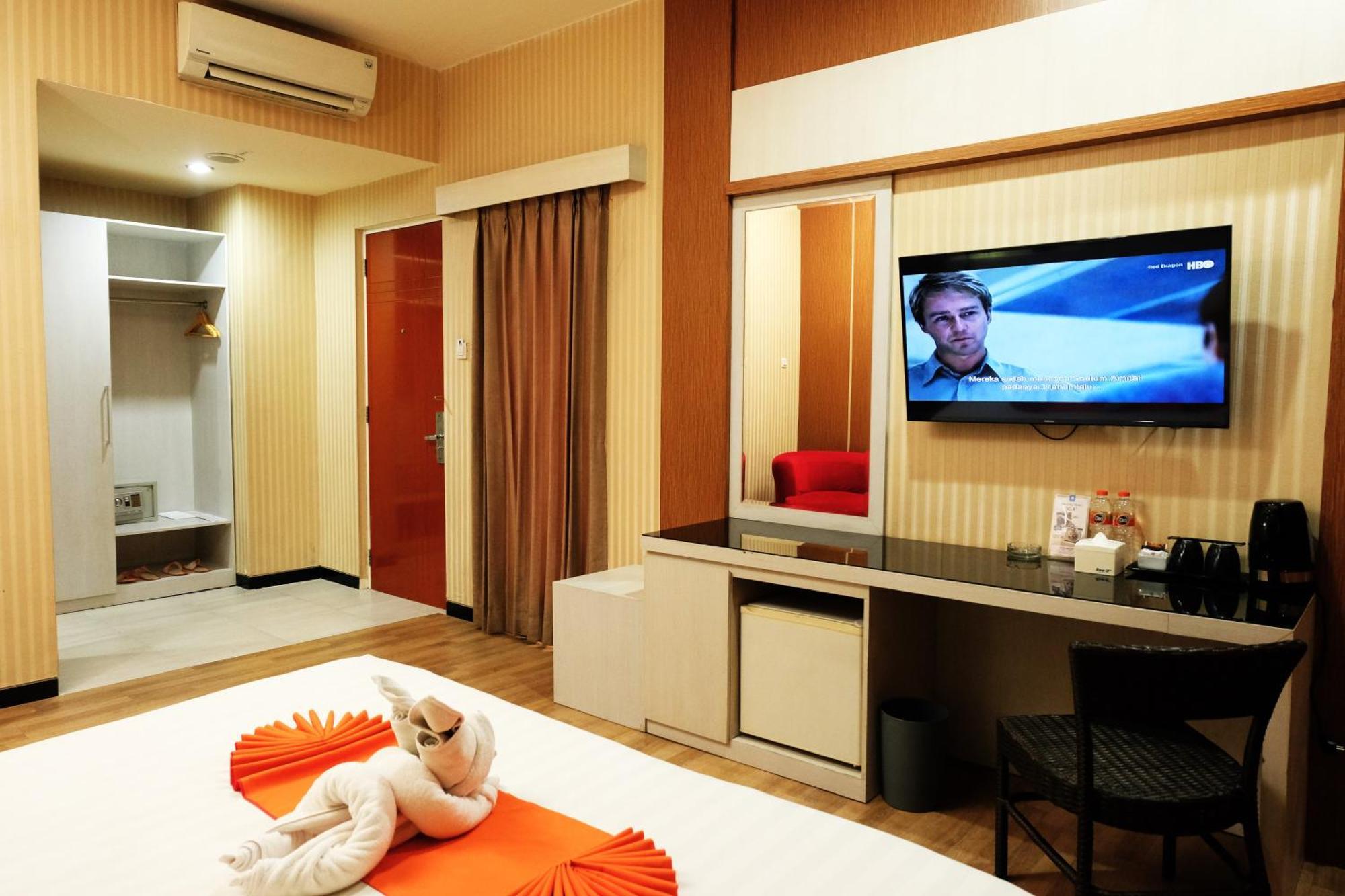 Halogen Hotel Airport Surabaya Sidoarjo Exterior photo