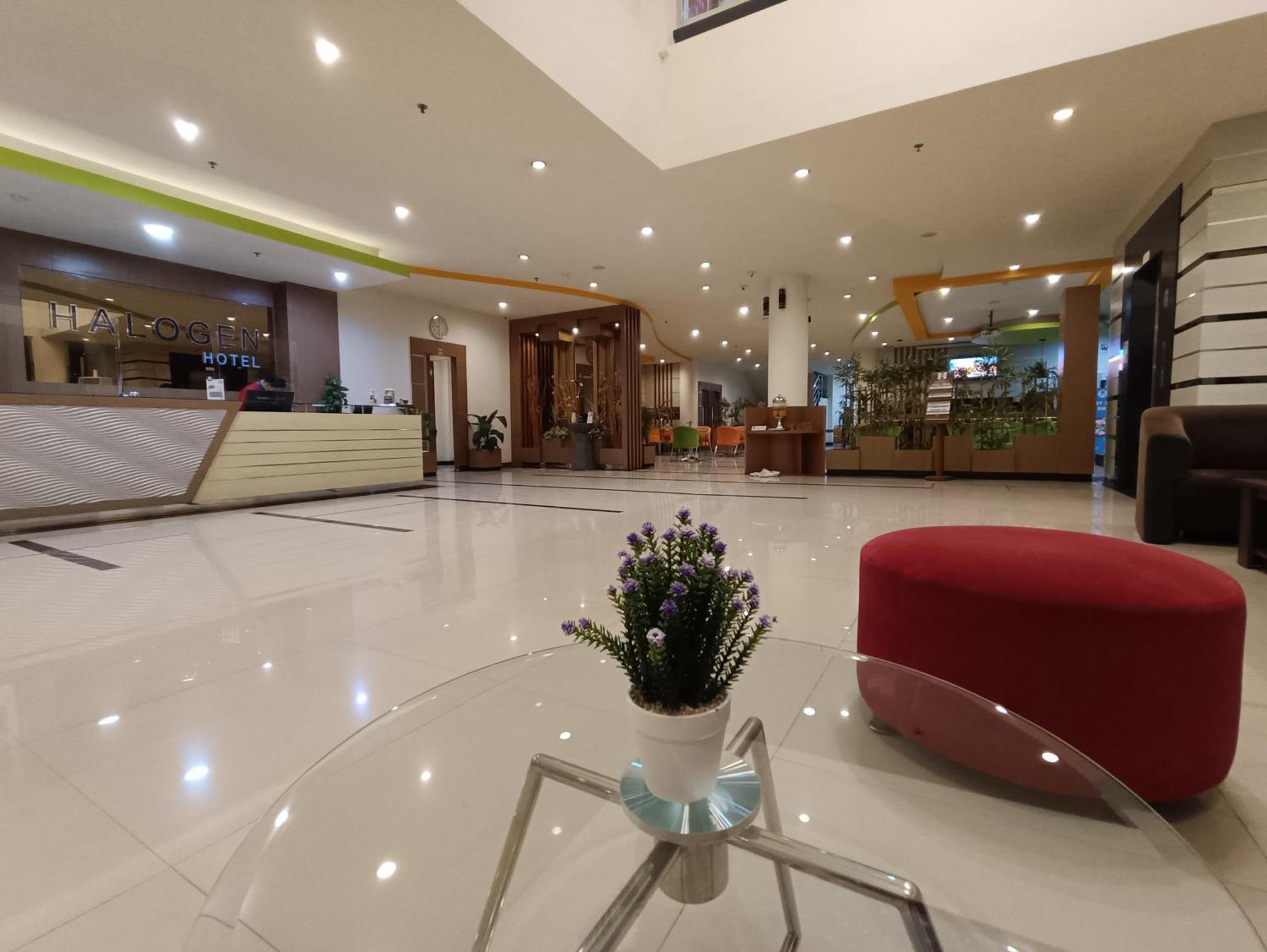 Halogen Hotel Airport Surabaya Sidoarjo Exterior photo