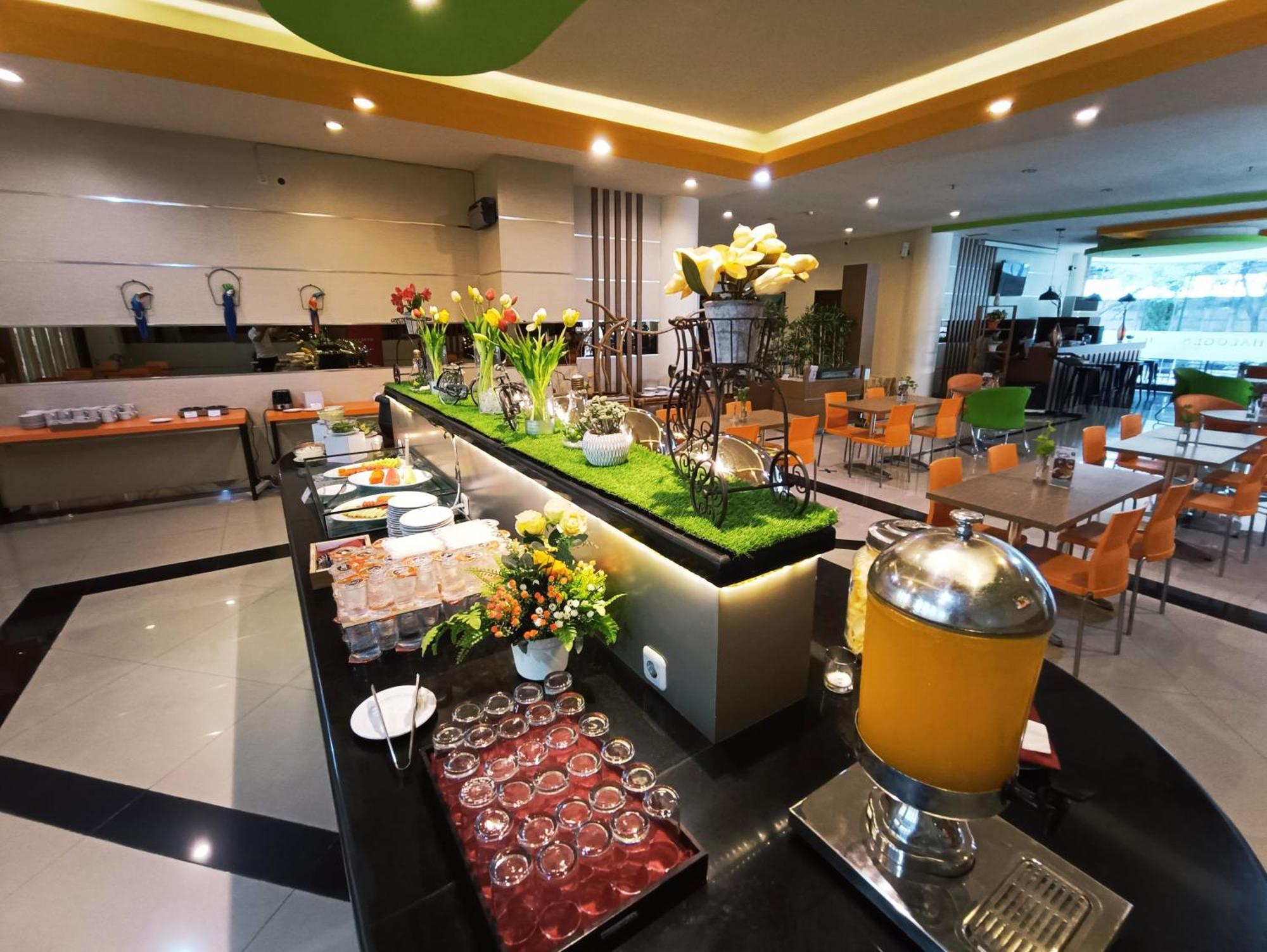 Halogen Hotel Airport Surabaya Sidoarjo Exterior photo