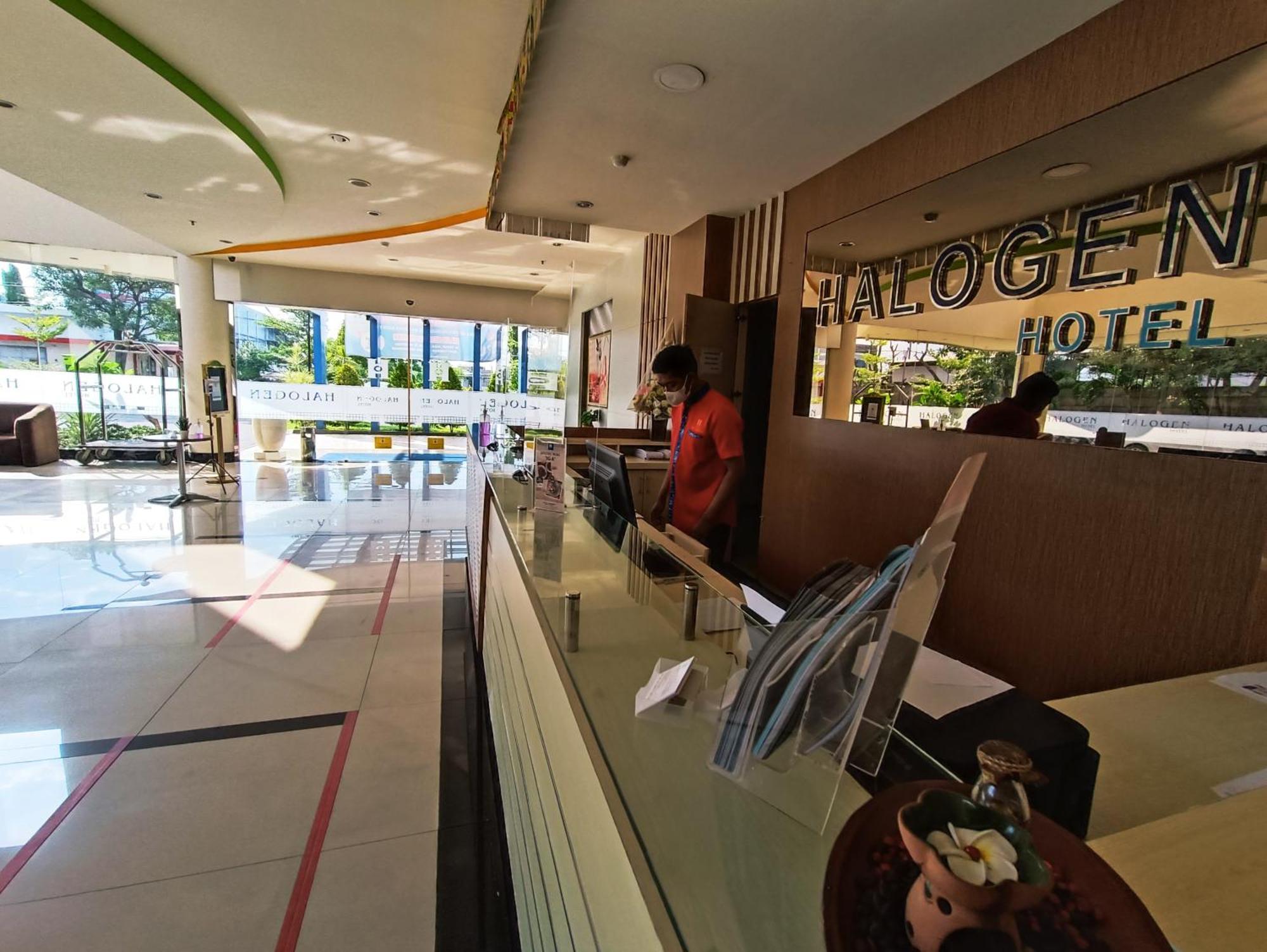 Halogen Hotel Airport Surabaya Sidoarjo Exterior photo