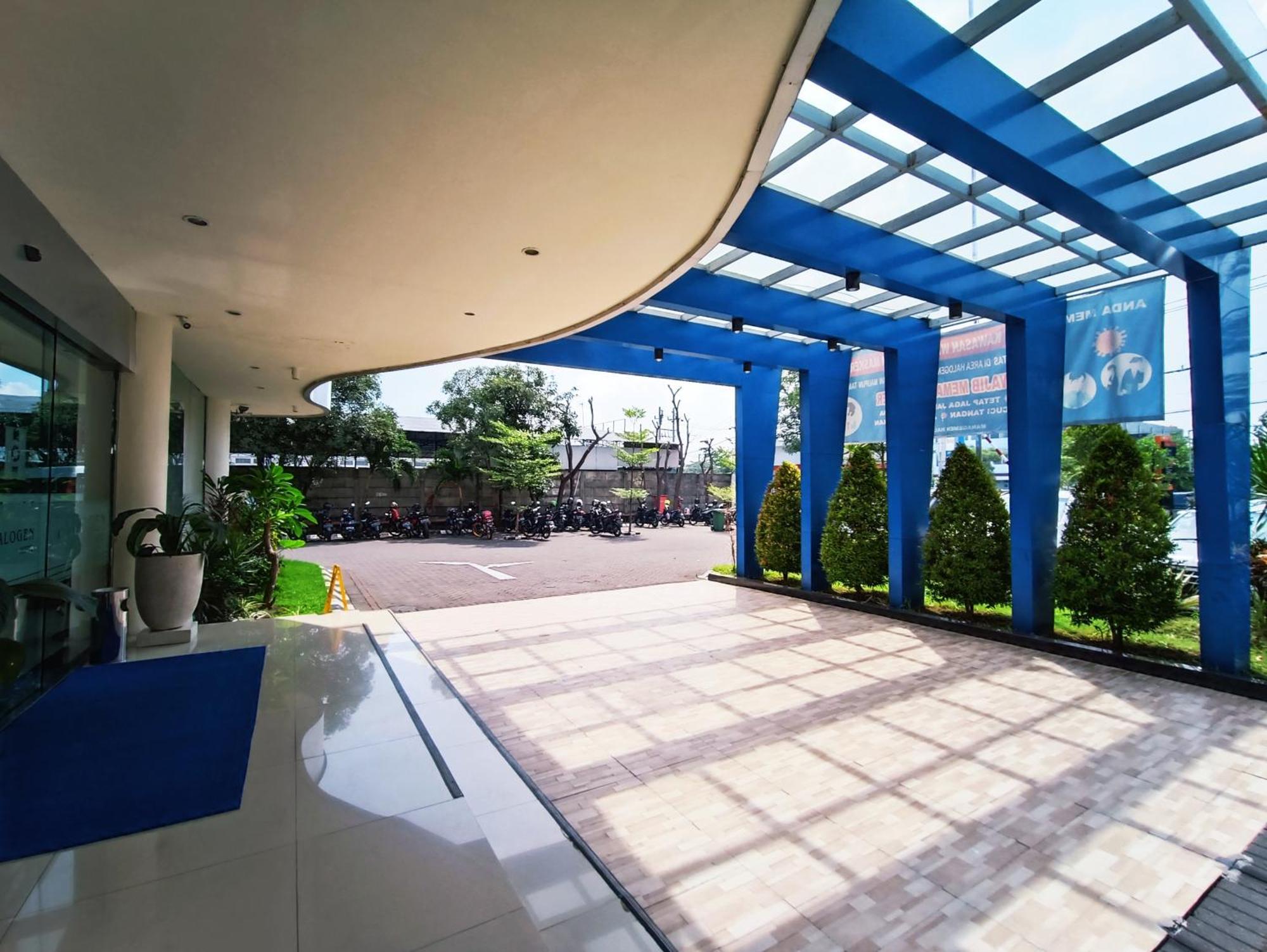 Halogen Hotel Airport Surabaya Sidoarjo Exterior photo