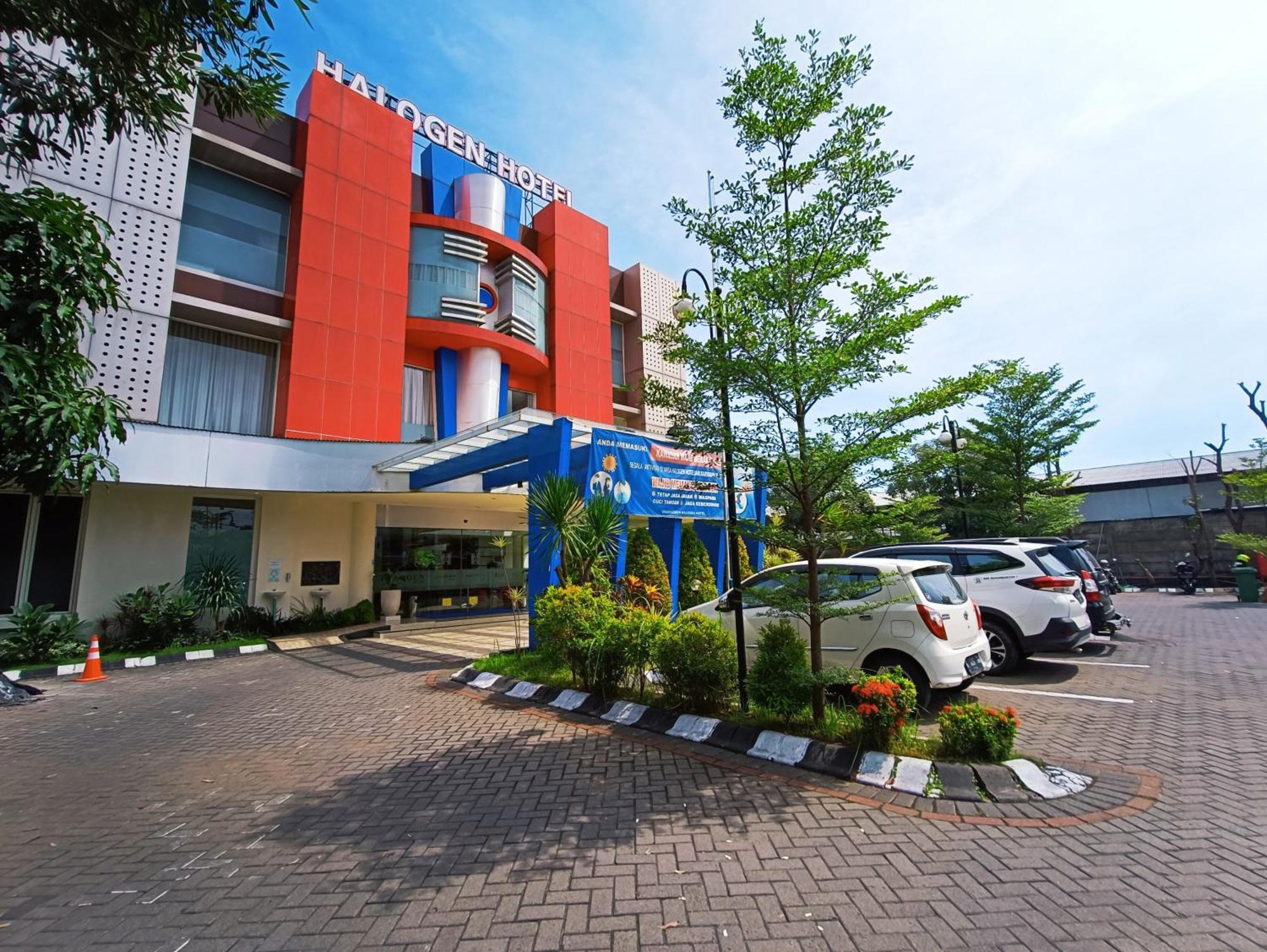 Halogen Hotel Airport Surabaya Sidoarjo Exterior photo
